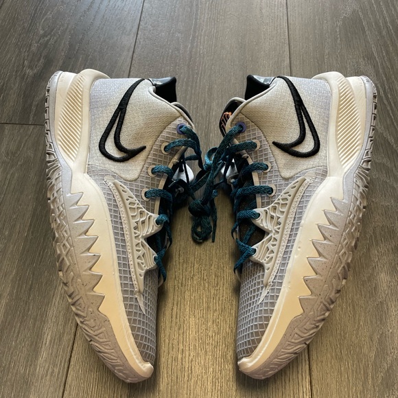 RARE Nike Kyrie Low Gray Fog Sapphire 2021 CW3985-004 mens size